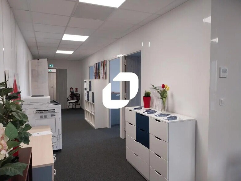 1 Rue Newton, La Chapelle-sur-Erdre à louer - Photo de l’immeuble – Image 2 sur 10