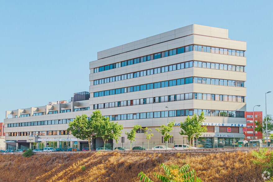 Avenida del Llano Castellano, 13, Madrid, Madrid à louer - Photo principale – Image 1 sur 4