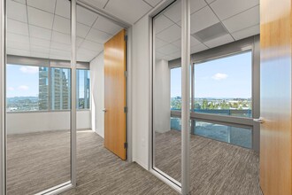 4270 Executive Sq, La Jolla, CA à louer Photo intérieure– Image 2 sur 7