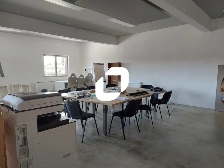 Local d'activités dans Coignières à vendre - Photo intérieure – Image 2 sur 11