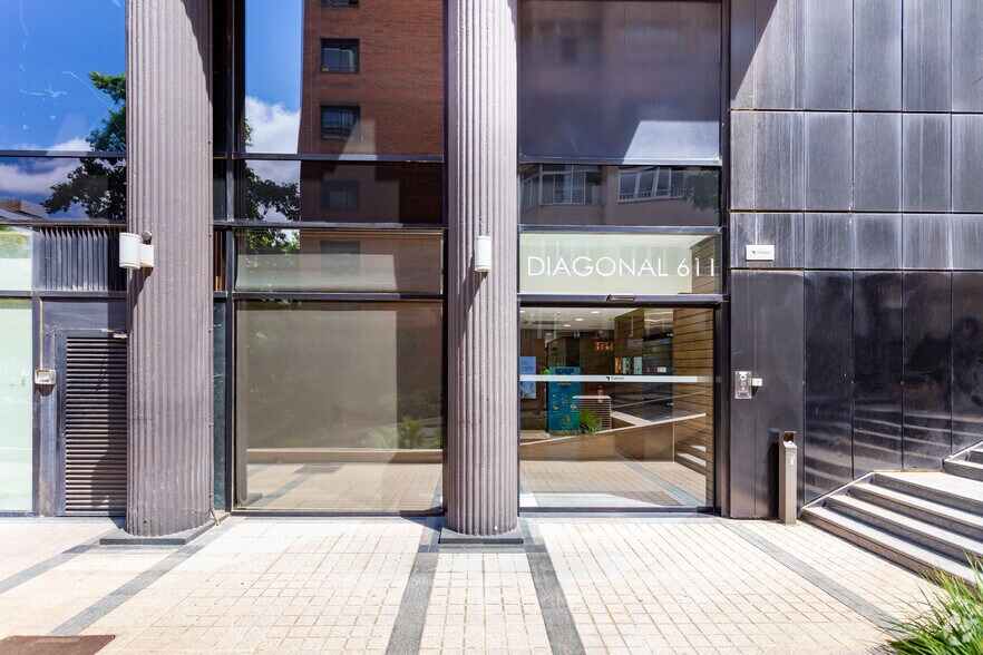 Carrer De Joan Güell, 236, Barcelone, Barcelona à louer - Photo de l’immeuble – Image 2 sur 8