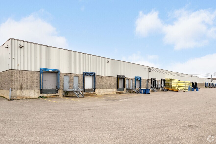 121-135 Boul Brunswick, Pointe-claire, QC à louer - Photo de l’immeuble – Image 3 sur 10