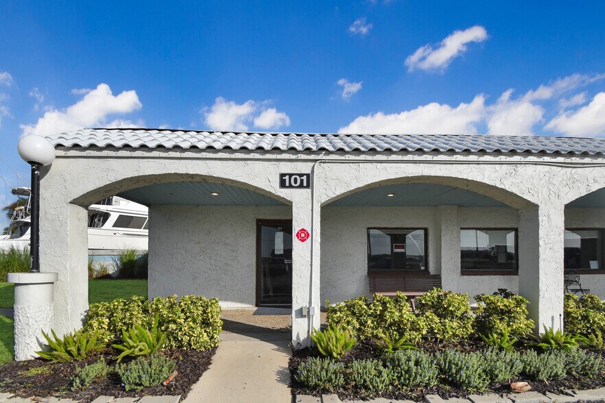 101-121 Yacht Club Dr, Saint Augustine, FL à louer - Photo de l’immeuble – Image 2 sur 12