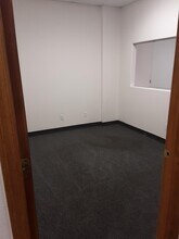 6255 McLeod Dr, Las Vegas, NV à louer Photo intérieure– Image 2 sur 16