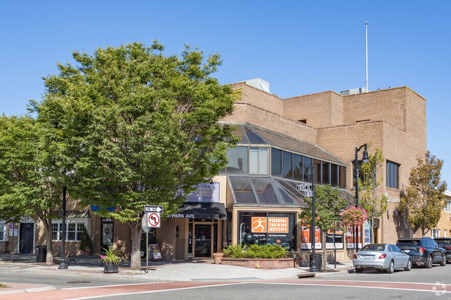 60 N Park Ave, Rockville Centre, NY à louer - Photo principale – Image 1 sur 4
