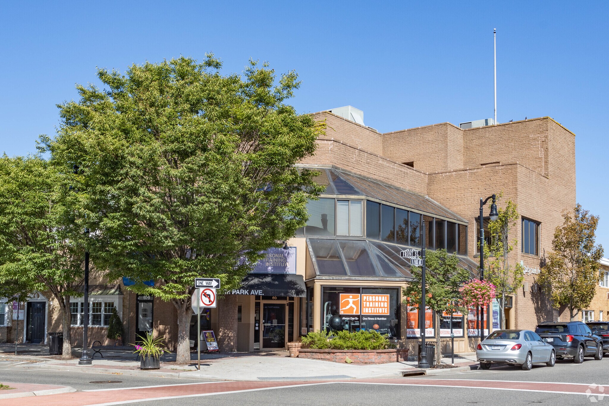 60 N Park Ave, Rockville Centre, NY à louer Photo principale– Image 1 sur 5