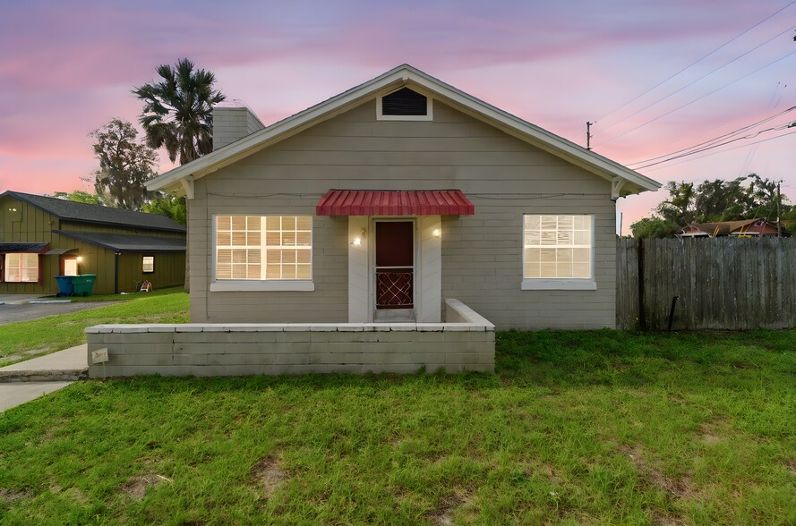 1030 Camphor Ln, Deland, FL à vendre - Photo de l’immeuble – Image 3 sur 66