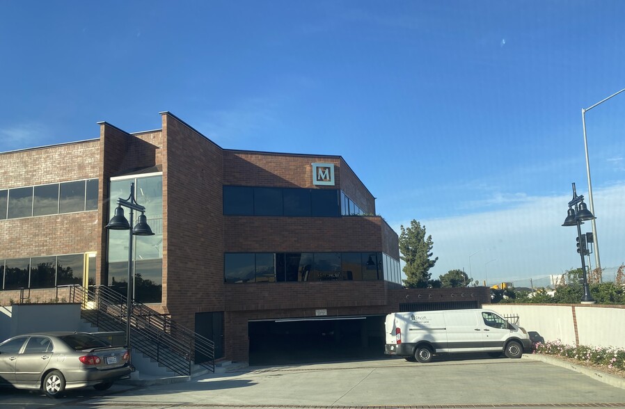 2640 E Garvey Ave S, West Covina, CA à louer - Photo de l’immeuble – Image 2 sur 8