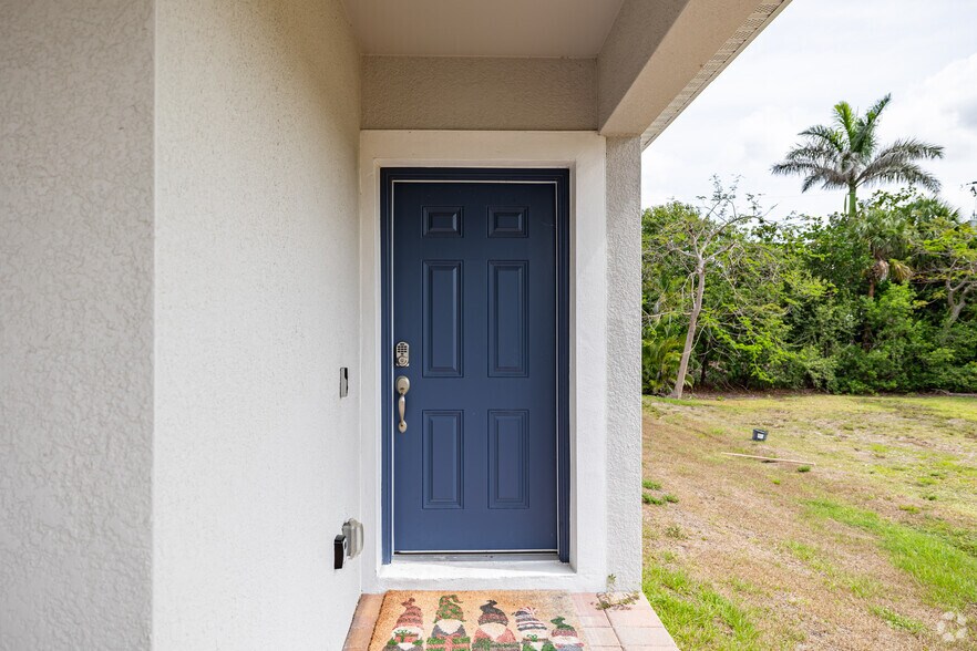 4320 Little Hickory Rd, Bonita Springs, FL à vendre - Photo intérieure – Image 3 sur 17
