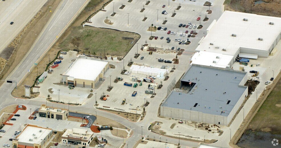 1050 Mayfield Rd, Grand Prairie, TX à louer - Photo de l’immeuble – Image 2 sur 11