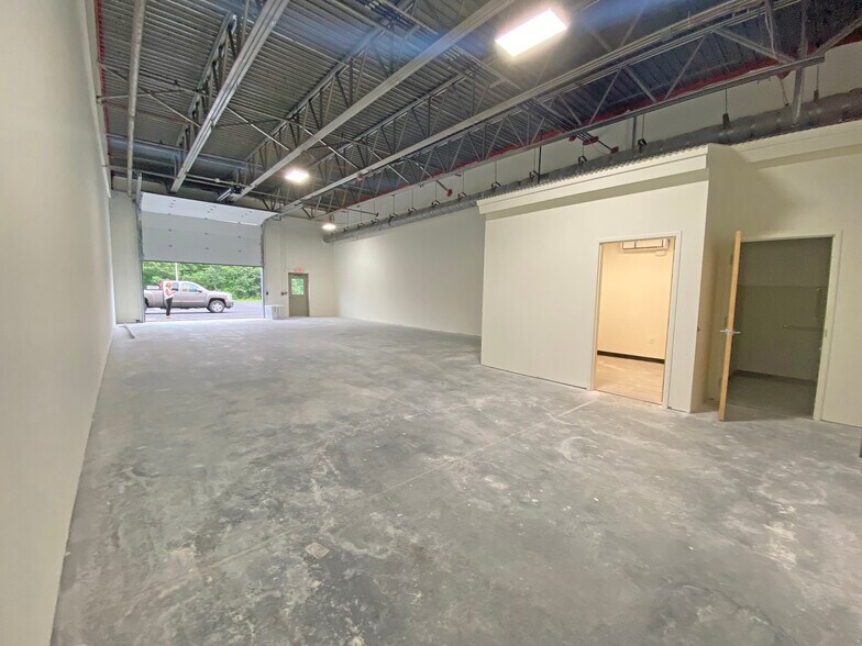 100 Tri City Rd, Somersworth, NH à louer - Photo de l’immeuble – Image 3 sur 5