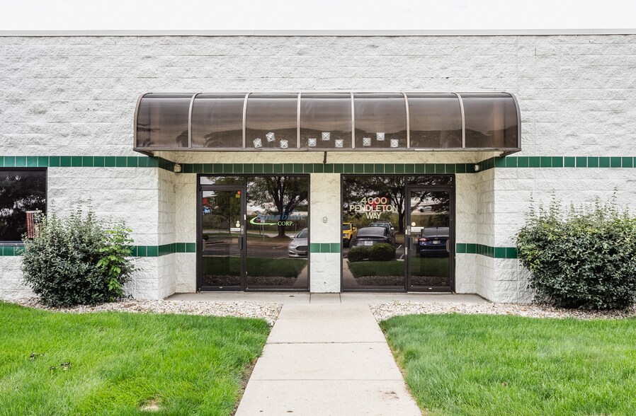 3880 Pendleton Way, Indianapolis, IN à louer - Photo principale – Image 1 sur 2