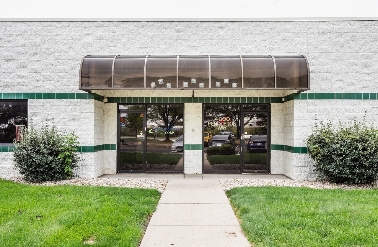 3880 Pendleton Way, Indianapolis, IN à louer Photo principale– Image 1 sur 3