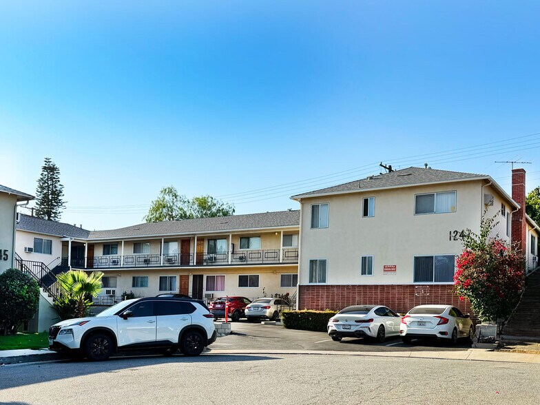 1247 Viola Ave, Glendale, CA à vendre - Photo de l’immeuble – Image 2 sur 9
