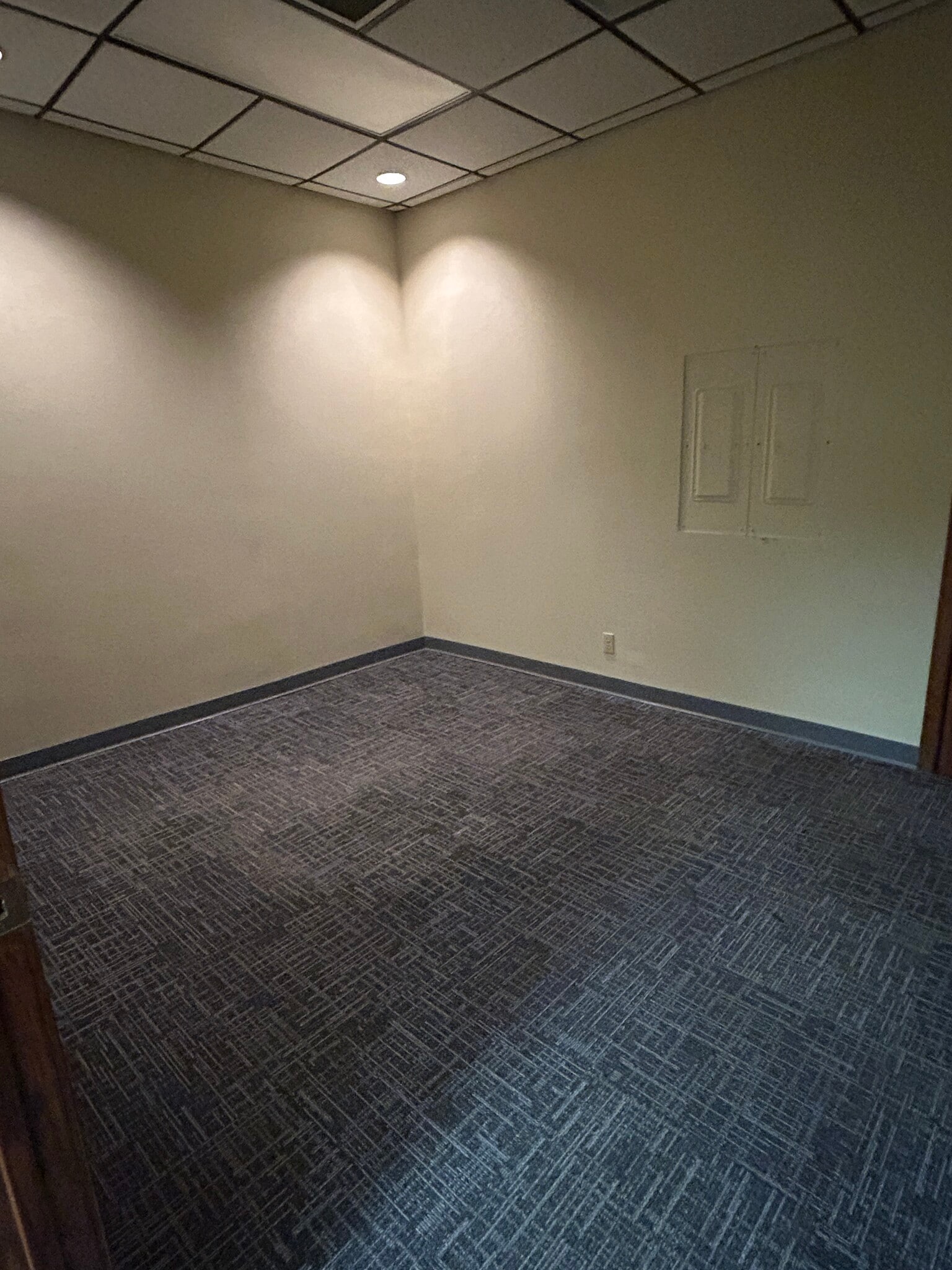 302 E Howard St, Hibbing, MN à louer Photo intérieure– Image 1 sur 7