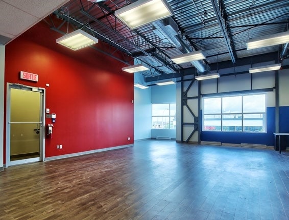 4400-4424 Louis-B.-Mayer, Laval, QC à vendre - Photo intérieure – Image 2 sur 7