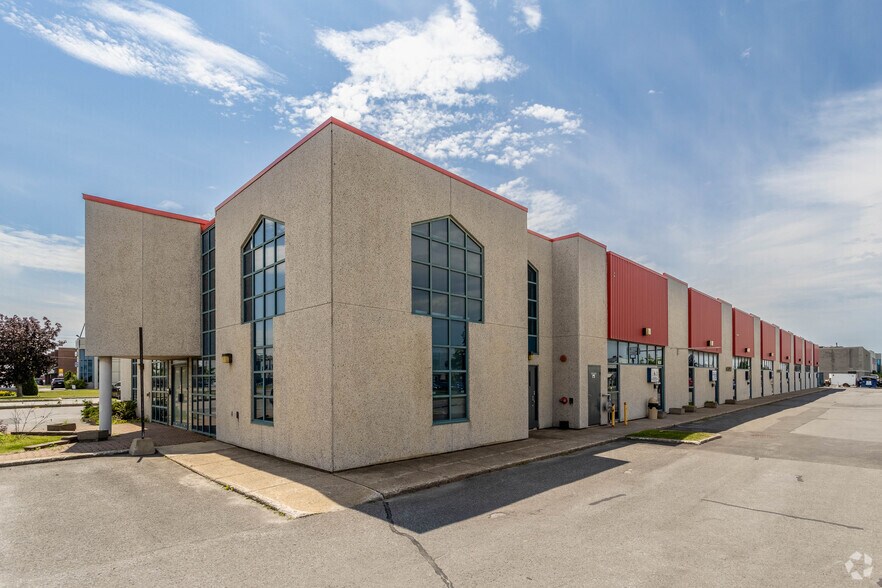 900-928 Rue Michelin, Laval, QC à louer - Photo principale – Image 1 sur 8