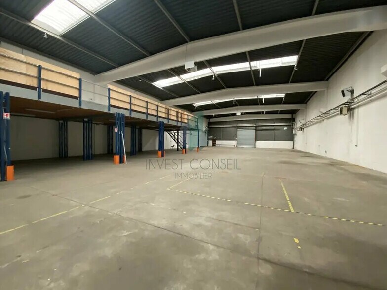 Local d’activités dans SAINT-OUEN-L'AUMONE à louer - Photo de l’immeuble – Image 1 sur 8