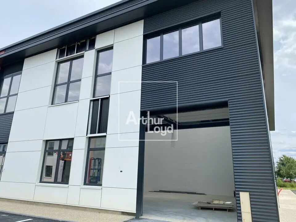 Local d’activités dans Lieusaint à louer Photo de l’immeuble– Image 1 sur 7