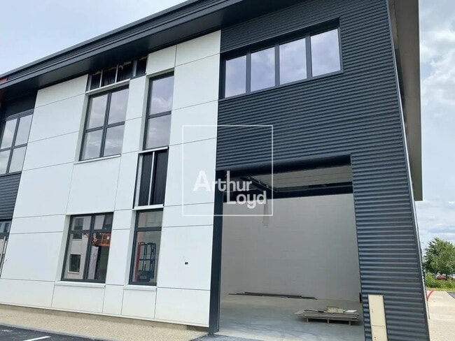 Plus de détails pour Local d'activités à louer