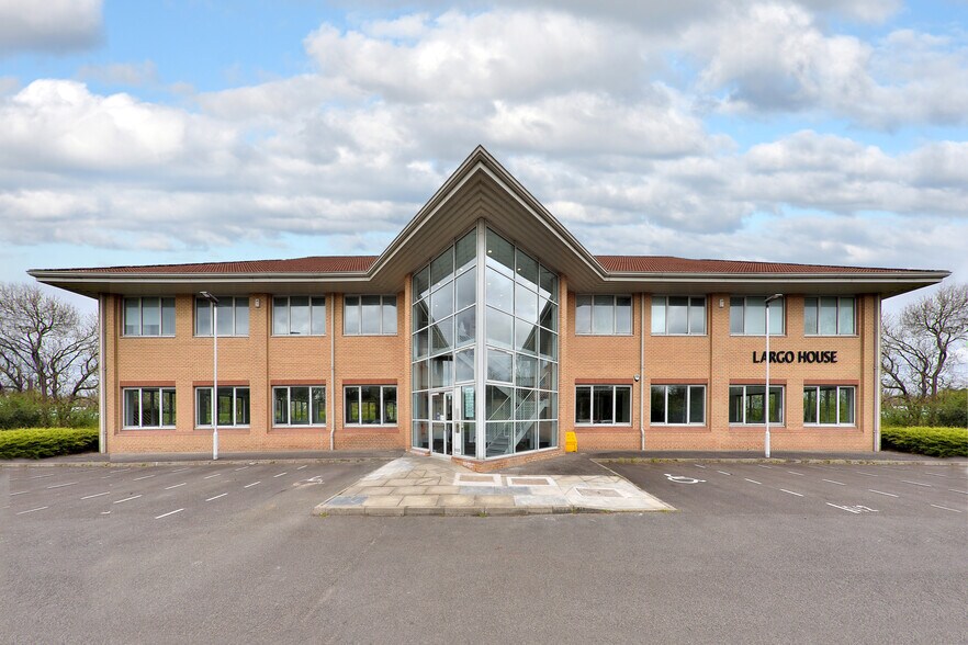 Carnegie Ave, Dunfermline à louer - Photo de l’immeuble – Image 3 sur 12