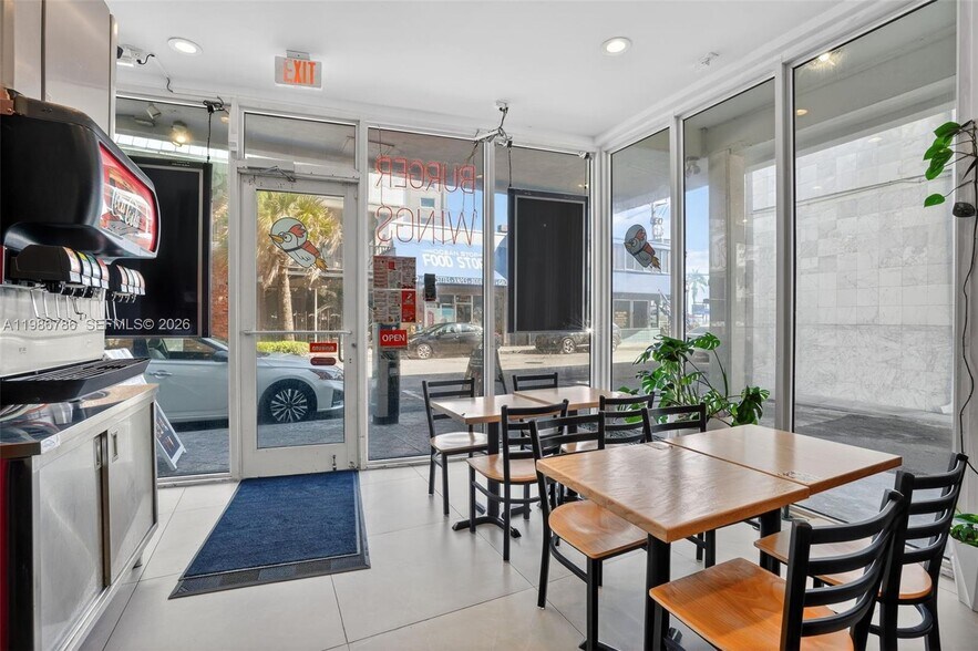 3134-3150 NE 9th St, Fort Lauderdale, FL à louer - Photo de l’immeuble – Image 2 sur 6