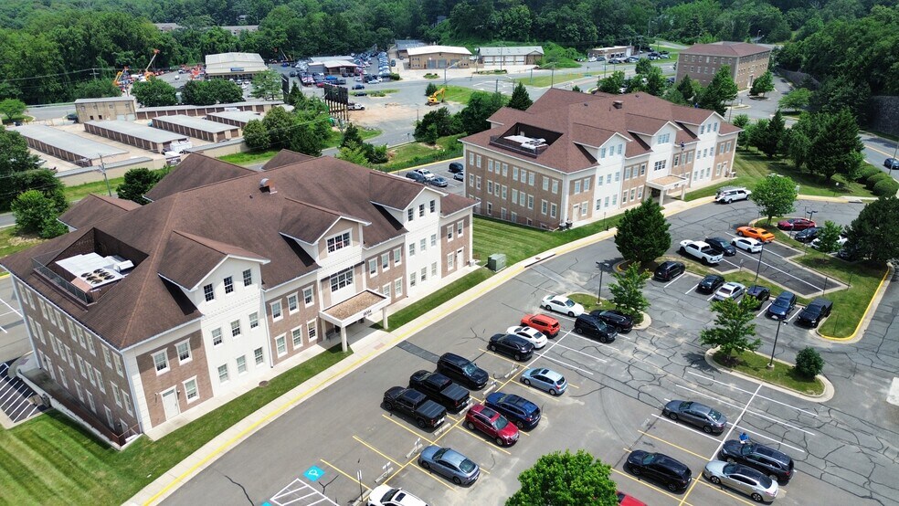 18300 Quantico Gateway Dr, Triangle, VA à louer - Photo de l’immeuble – Image 3 sur 22
