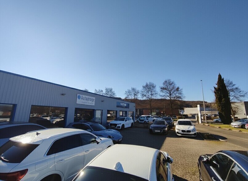 Local commercial dans Bourgoin-Jallieu à louer - Photo de l’immeuble – Image 3 sur 9