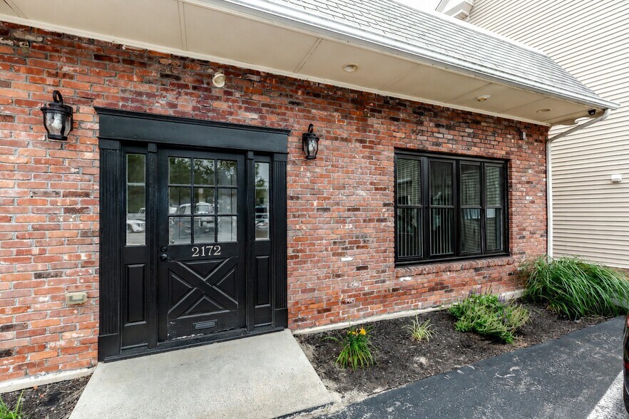 2172 Broad St, Cranston, RI à louer - Photo de l’immeuble – Image 2 sur 12