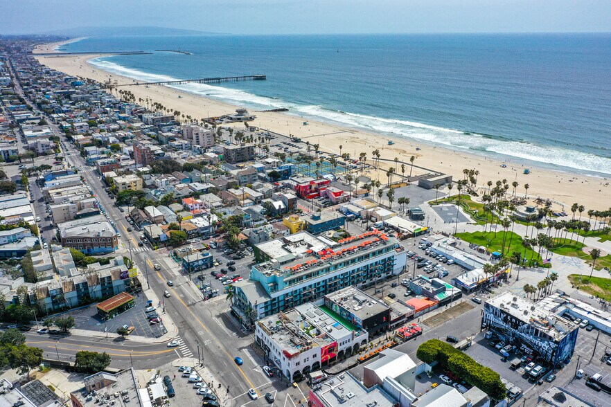 70-72 Windward Ave, Venice, CA à vendre - Aérien – Image 2 sur 5
