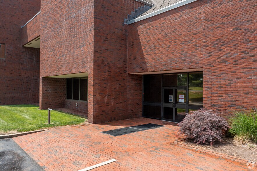 43 Western Blvd, Glastonbury, CT à louer - Photo de l’immeuble – Image 3 sur 21
