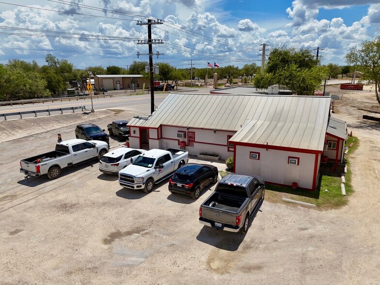 3047 S HWY 16, Tilden, TX à vendre - Photo de l’immeuble – Image 3 sur 39