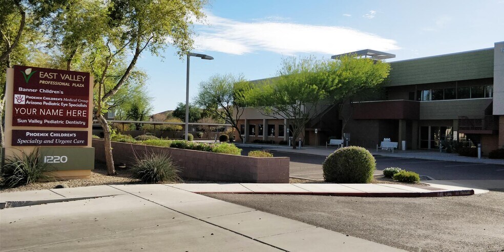 1220 S Higley Rd, Mesa, AZ à louer - Photo de l’immeuble – Image 3 sur 4