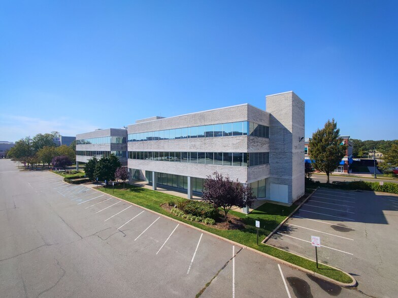 1305 Franklin Ave, Garden City, NY à louer - Photo de l’immeuble – Image 1 sur 8