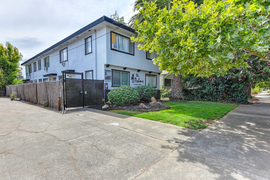2545 28th St, Sacramento, CA à vendre - Photo de l’immeuble – Image 2 sur 15