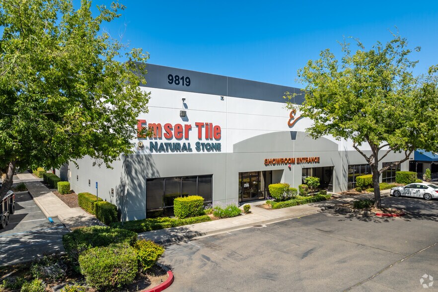 9819 Business Park Dr, Sacramento, CA à louer - Photo principale – Image 1 sur 4