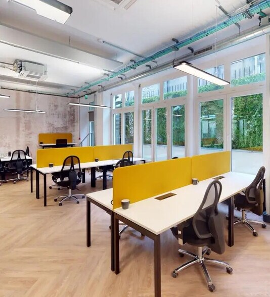 11 Rue Des Petits Hôtels, Paris à louer - Photo de l’immeuble – Image 3 sur 20