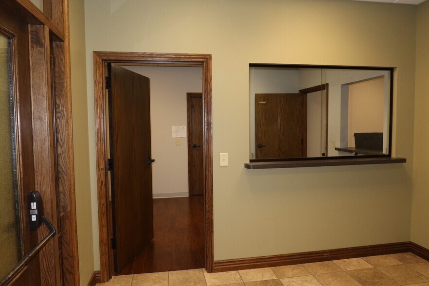 1801 W 32nd St, Joplin, MO à louer - Hall d’entrée – Image 2 sur 18