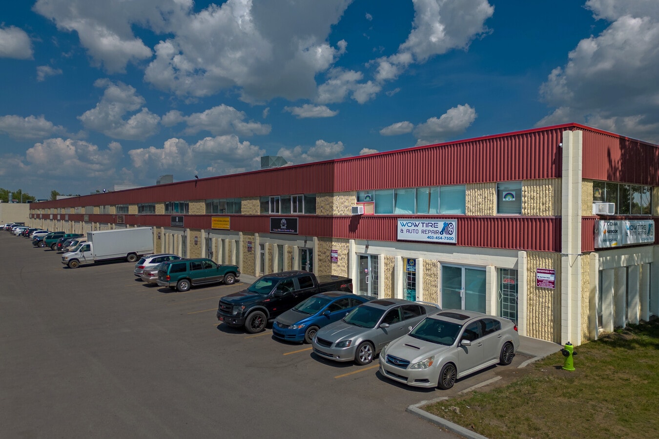 1420 40th Ave NE, Calgary, AB T2E 6L1 - Lot Bay 1 - - Photo intérieure - Image 1 of 1