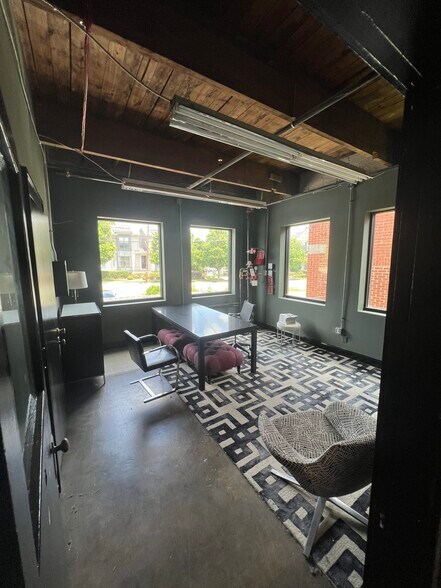 2025 Thrift Rd, Charlotte, NC à louer - Photo de l’immeuble – Image 2 sur 5