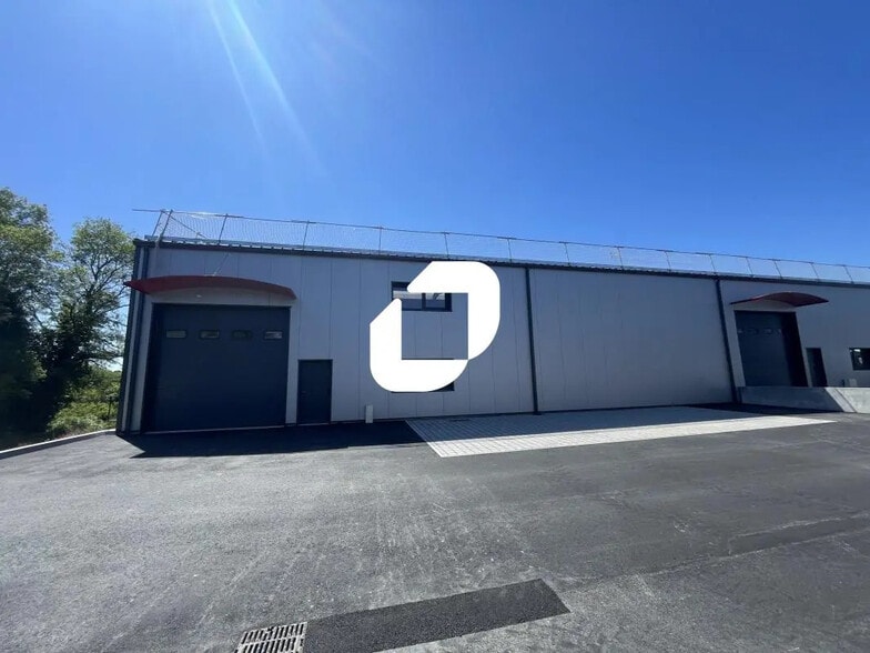 Local d'activités dans Le Loroux-Bottereau à vendre - Photo de l’immeuble – Image 2 sur 7