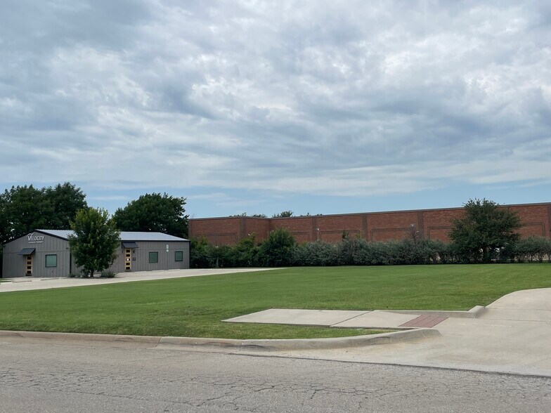 2002 Emery St, Denton, TX à vendre - Photo de l’immeuble – Image 3 sur 4