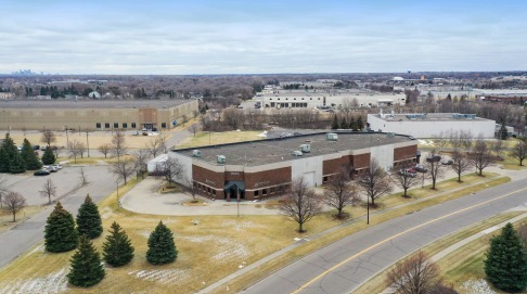 9020 N Wyoming Ave, Brooklyn Park, MN à louer - Photo de l’immeuble – Image 2 sur 9