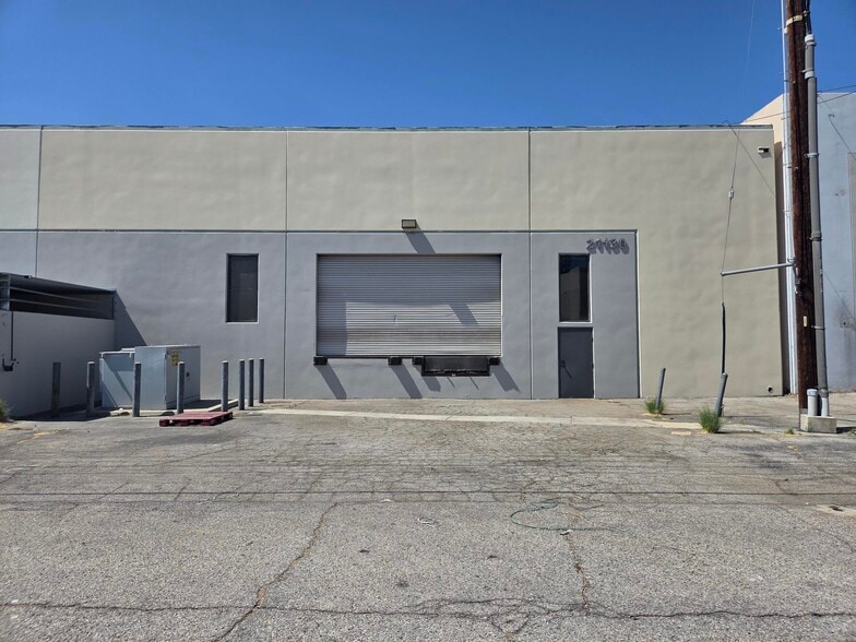 21300-21306 Superior St, Chatsworth, CA à louer - Photo de l’immeuble – Image 2 sur 3