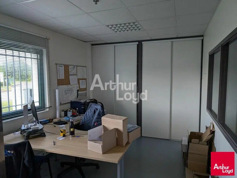 Industriel/Logistique dans Bruz à louer - Photo de l’immeuble – Image 3 sur 7