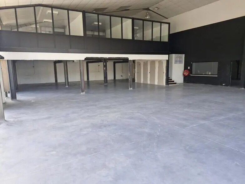 Local commercial dans Fréjus à louer - Photo intérieure – Image 2 sur 17