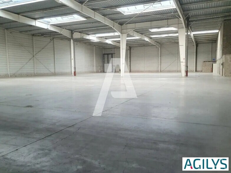 Industriel/Logistique dans Lisses à louer - Photo de l’immeuble – Image 2 sur 9
