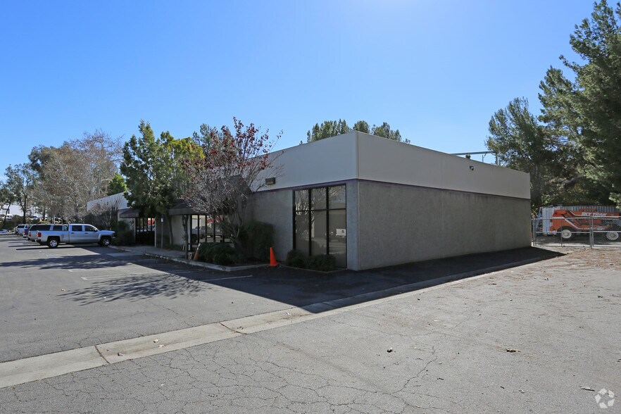 301 Enterprise St, Escondido, CA à louer - Photo de l’immeuble – Image 2 sur 4