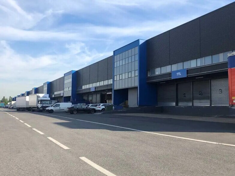 Bureau dans Aulnay-sous-Bois à louer - Photo de l’immeuble – Image 2 sur 8