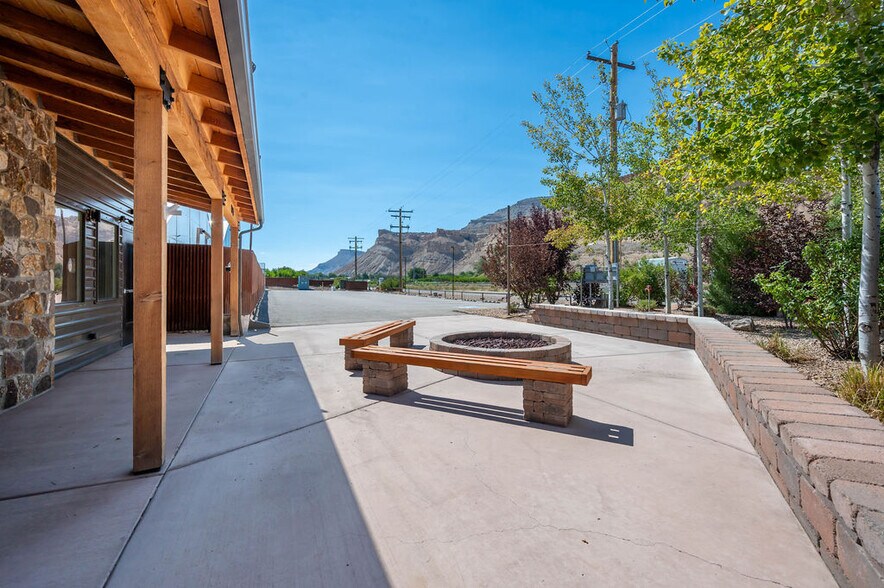 1043 N River Rd, Palisade, CO à vendre - Photo de l’immeuble – Image 3 sur 28